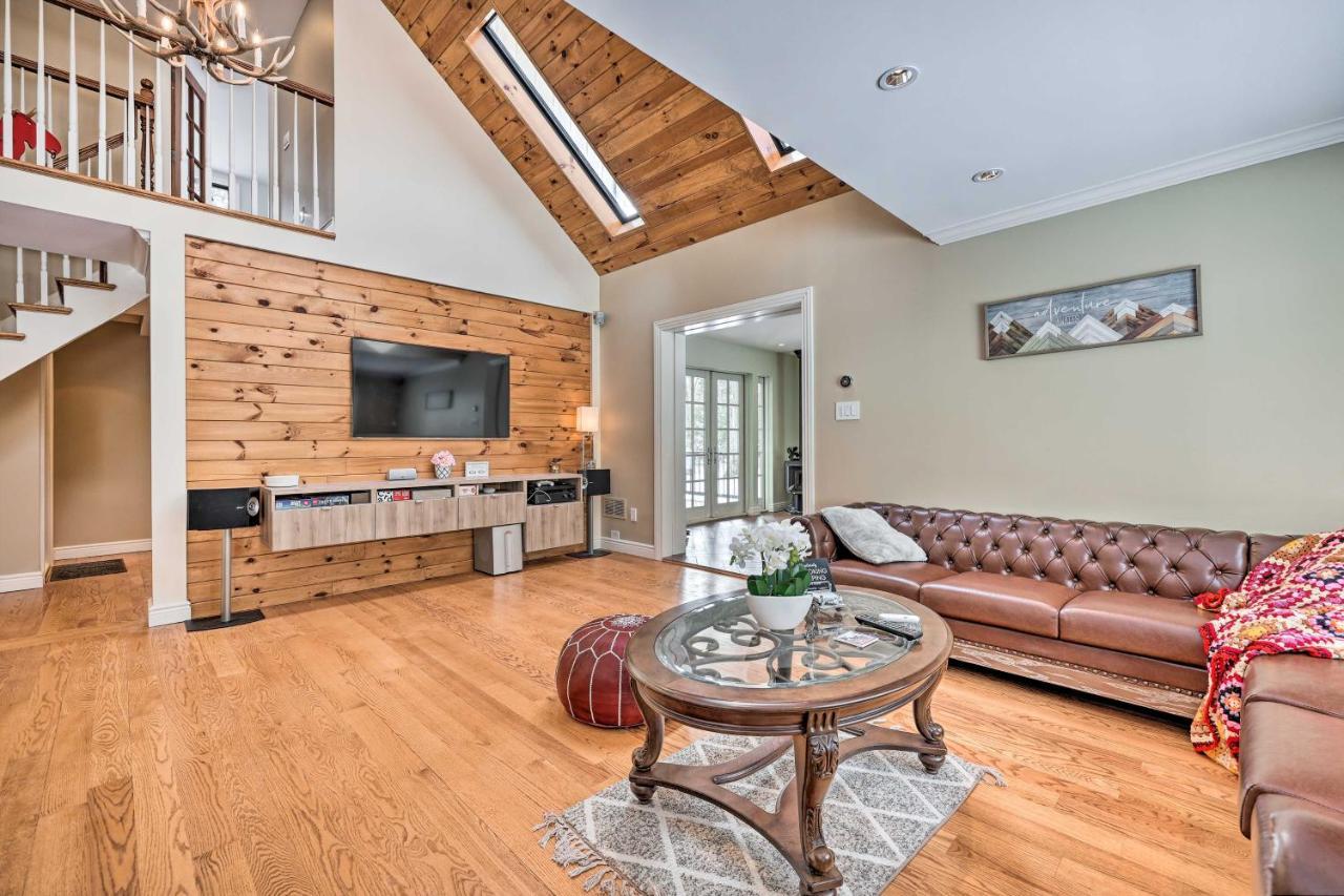 Charming Poconos With Covered Deck And Grill!