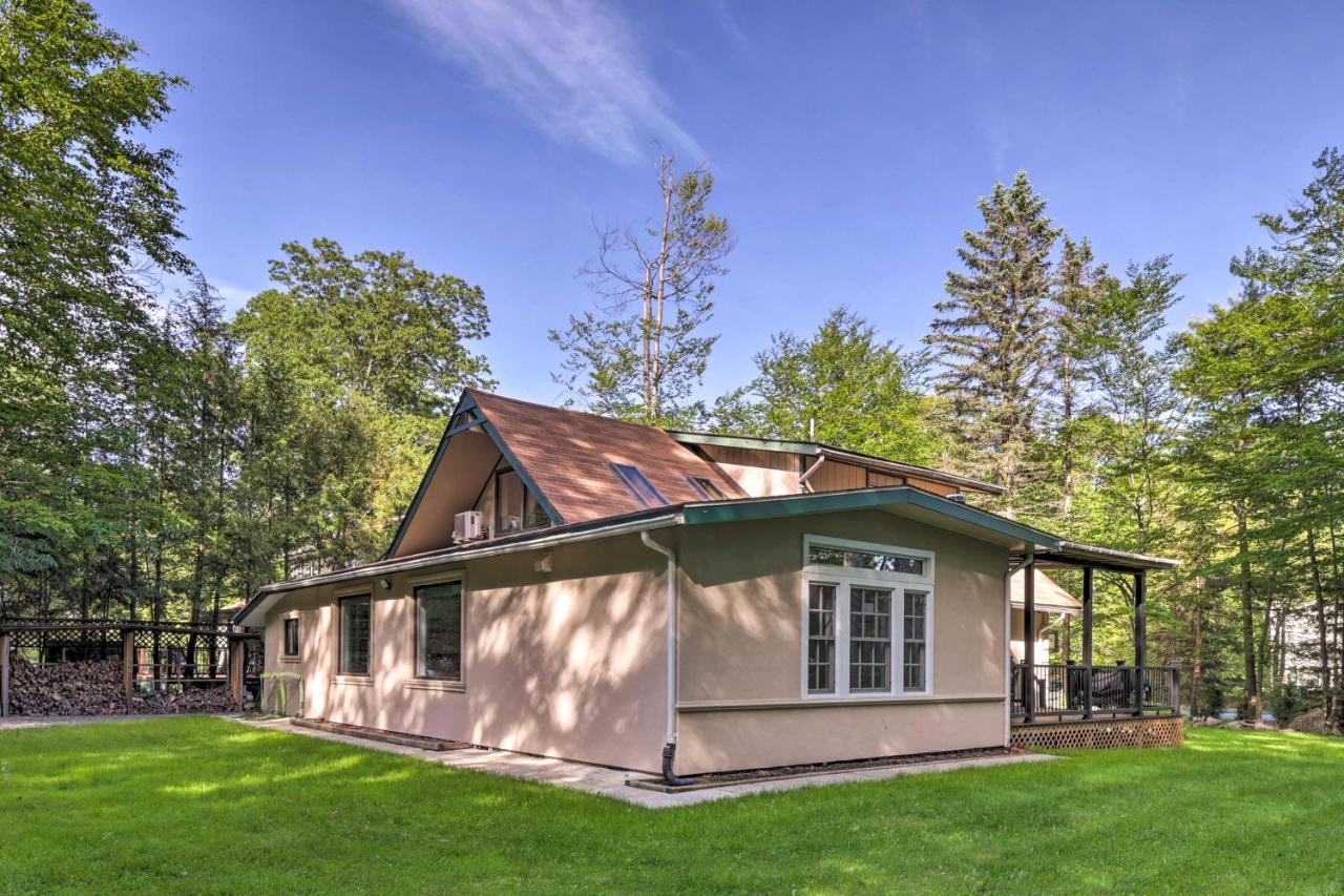 Ferienhaus Charming Poconos With Covered Deck And Grill! Tobyhanna